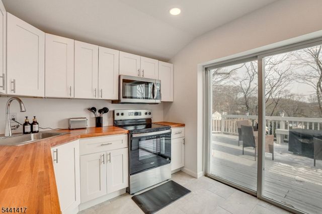 10 Ridge Rd, Stanhope Boro, NJ 07874