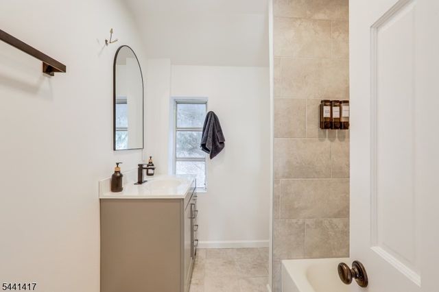 10 Ridge Rd, Stanhope Boro, NJ 07874