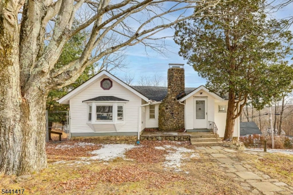 10 Ridge Rd, Stanhope Boro, NJ 07874