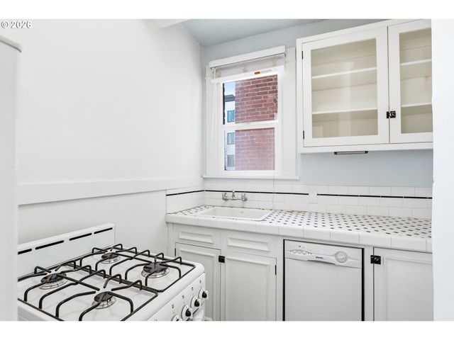 1631 Nw EVERETT St 202, Portland, OR 97209