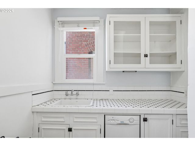 1631 Nw EVERETT St 202, Portland, OR 97209