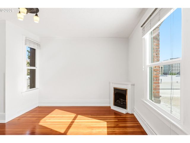 1631 Nw EVERETT St 202, Portland, OR 97209