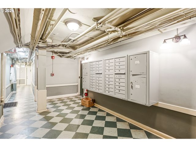 1631 Nw EVERETT St 202, Portland, OR 97209