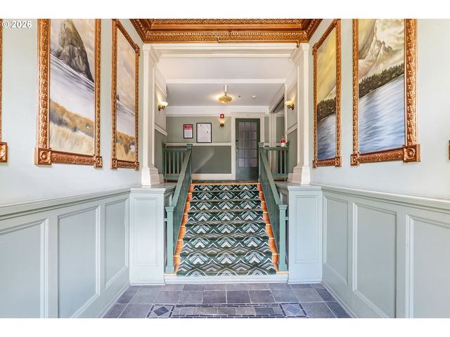 1631 Nw EVERETT St 202, Portland, OR 97209