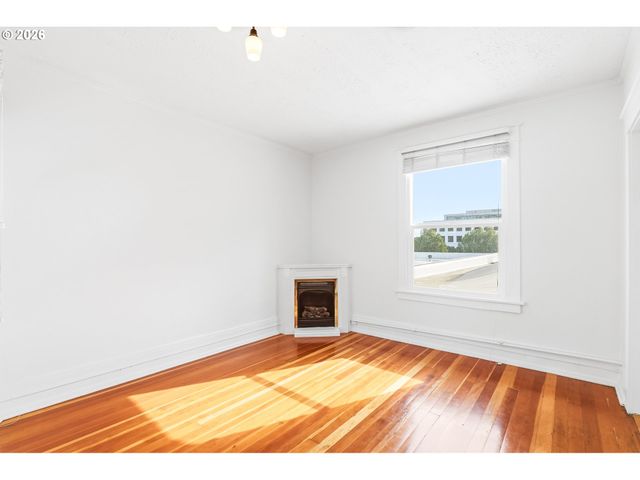 1631 Nw EVERETT St 202, Portland, OR 97209