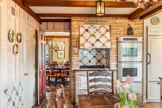 225 W Nokomis COURT, Milwaukee, WI 53217