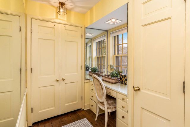 225 W Nokomis COURT, Milwaukee, WI 53217
