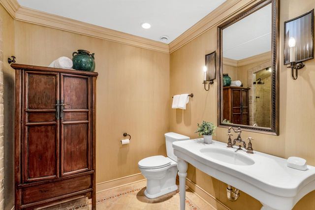 225 W Nokomis COURT, Milwaukee, WI 53217