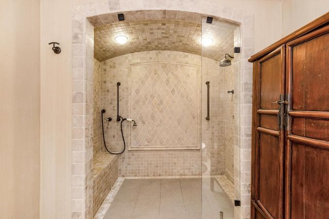 225 W Nokomis COURT, Milwaukee, WI 53217
