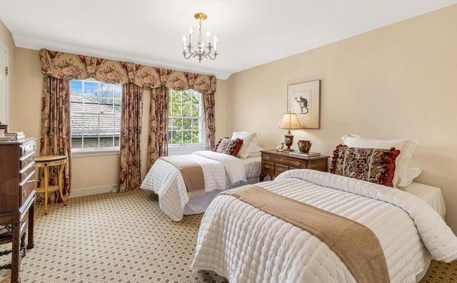 225 W Nokomis COURT, Milwaukee, WI 53217
