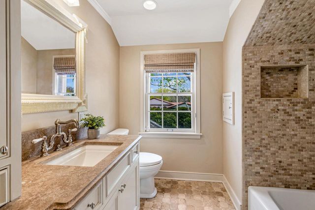 225 W Nokomis COURT, Milwaukee, WI 53217