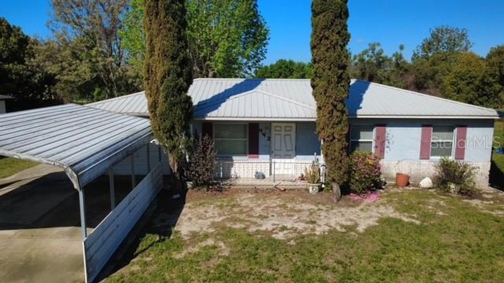 Image 5 of property listing at 443 WINNERS CIRCLE, Lady Lake, FL 32159