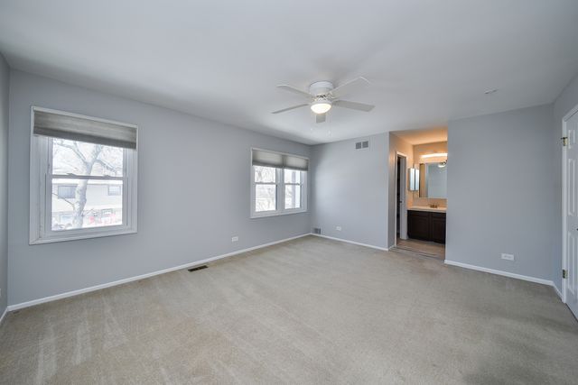 46 White Oak Circle 46, St. Charles, IL 60174