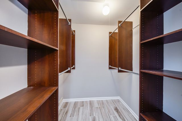 46 White Oak Circle 46, St. Charles, IL 60174