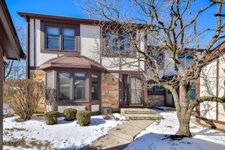 46 White Oak Circle 46, St. Charles, IL 60174