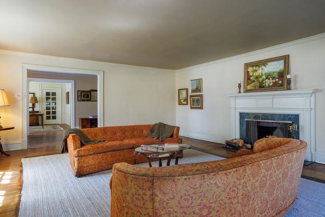 6710 LINCOLN DR, Philadelphia, PA 19119