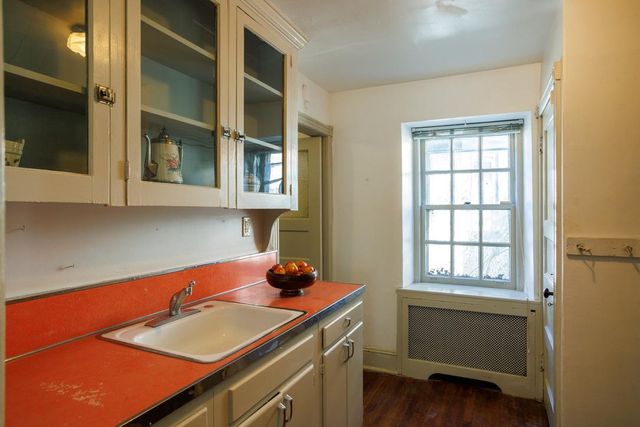 6710 LINCOLN DR, Philadelphia, PA 19119