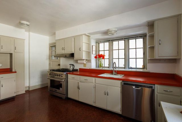 6710 LINCOLN DR, Philadelphia, PA 19119