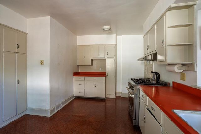 6710 LINCOLN DR, Philadelphia, PA 19119