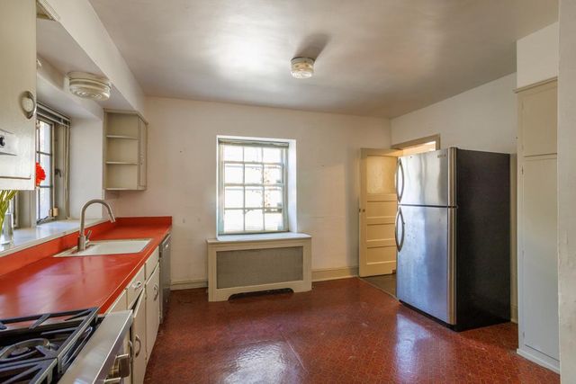 6710 LINCOLN DR, Philadelphia, PA 19119