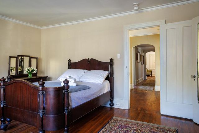 6710 LINCOLN DR, Philadelphia, PA 19119