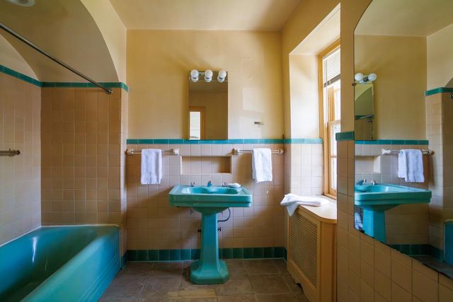 6710 LINCOLN DR, Philadelphia, PA 19119