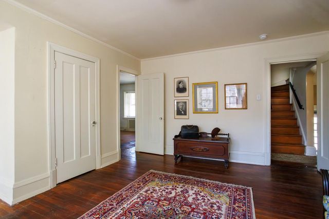 6710 LINCOLN DR, Philadelphia, PA 19119