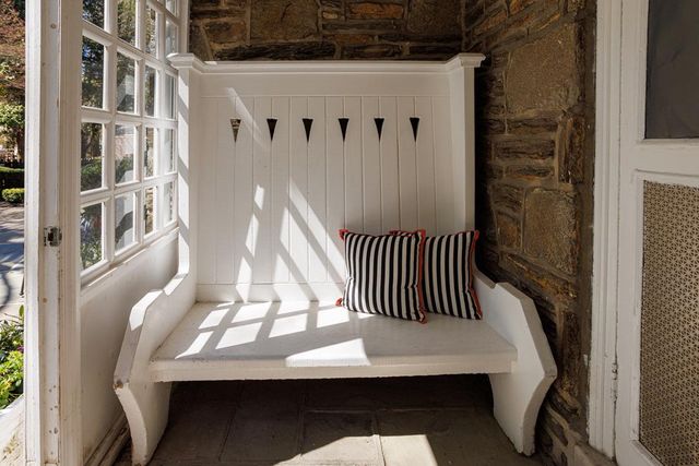 6710 LINCOLN DR, Philadelphia, PA 19119