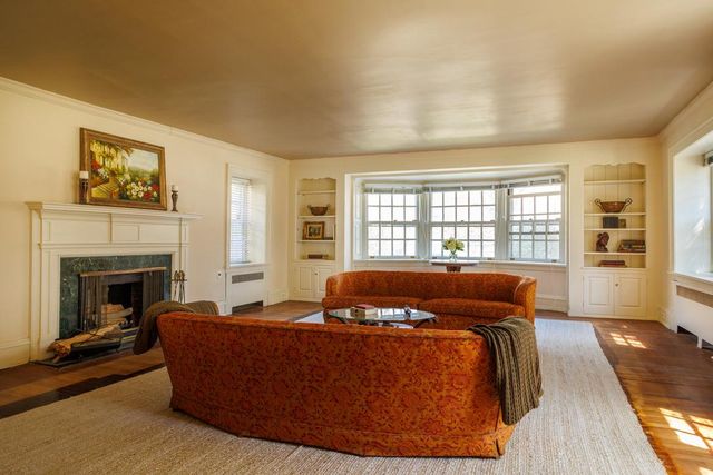 6710 LINCOLN DR, Philadelphia, PA 19119