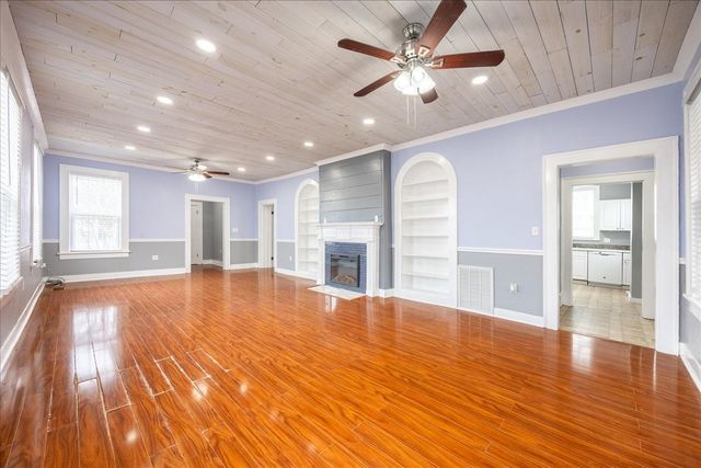 1301 W 2nd Avenue, Corsicana, TX 75110