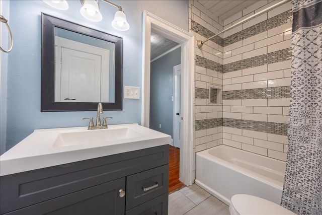 1301 W 2nd Avenue, Corsicana, TX 75110