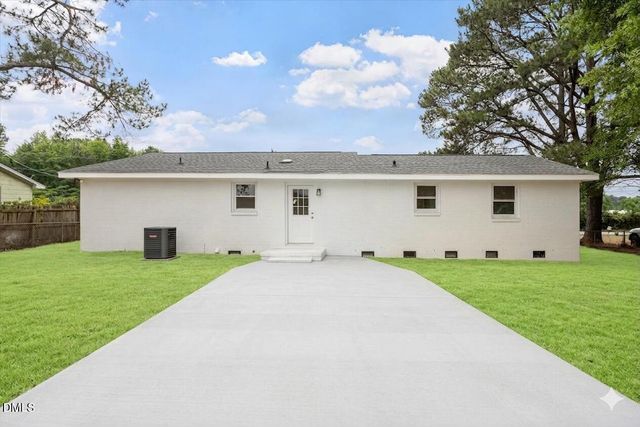 601 West Street, Selma, NC 27576