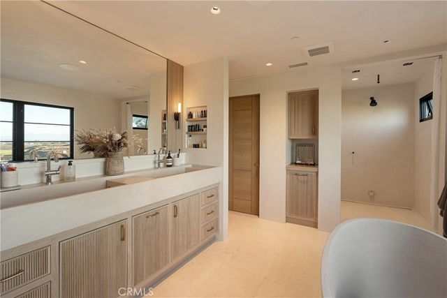 2118 Leeward, Newport Beach, CA 92660