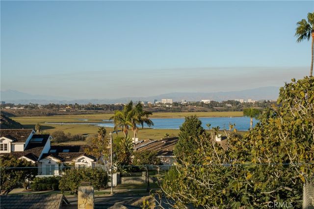 2118 Leeward, Newport Beach, CA 92660