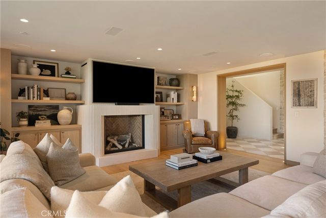 2118 Leeward, Newport Beach, CA 92660