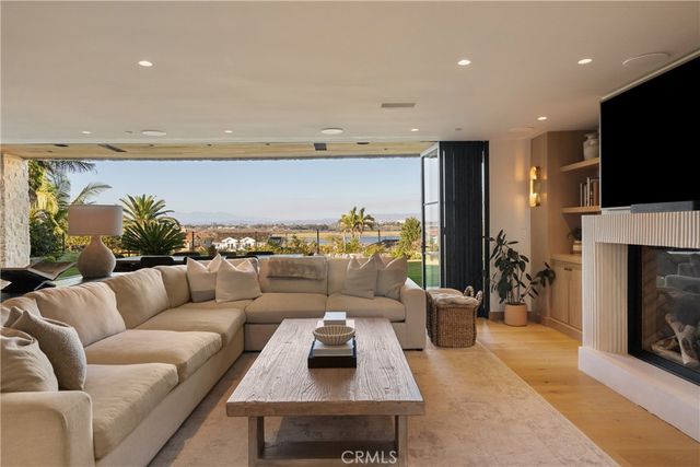 2118 Leeward, Newport Beach, CA 92660