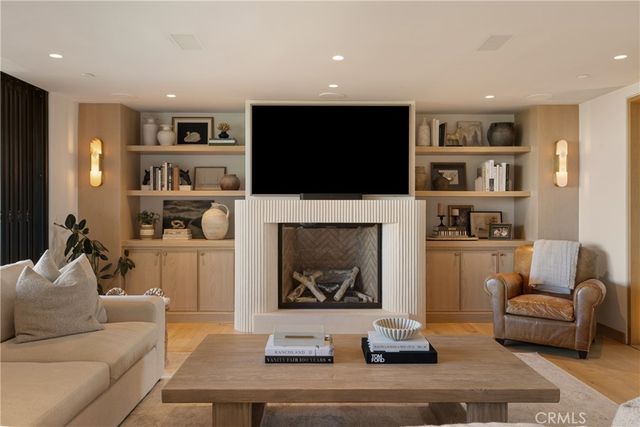 2118 Leeward, Newport Beach, CA 92660