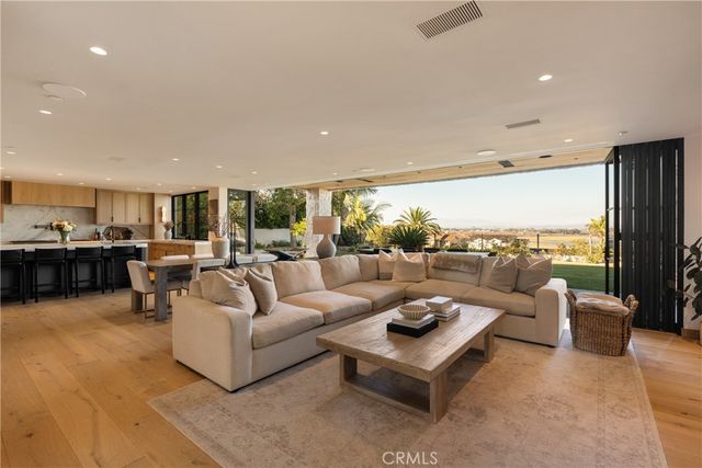 2118 Leeward, Newport Beach, CA 92660