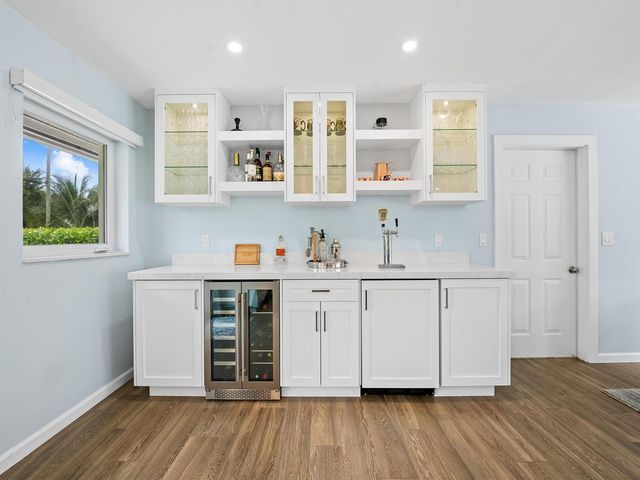 2421 NE 50th Street, Lighthouse Point, FL 33064