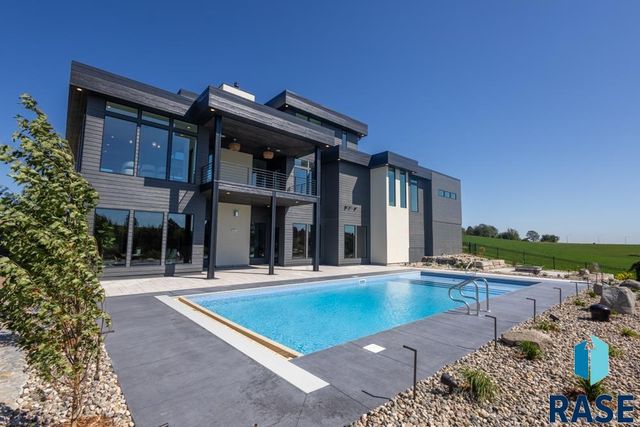 705 N Sanctuary Dr Drive, Sioux Falls, SD 57110