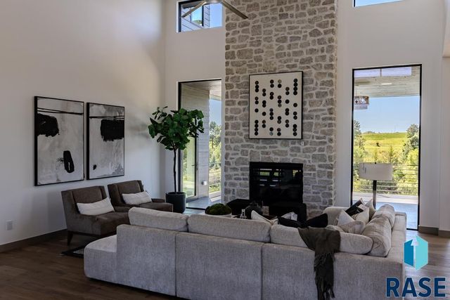 705 N Sanctuary Dr Drive, Sioux Falls, SD 57110