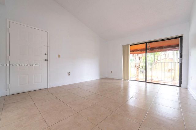 15650 SW 80th St F-201, Miami, FL 33193