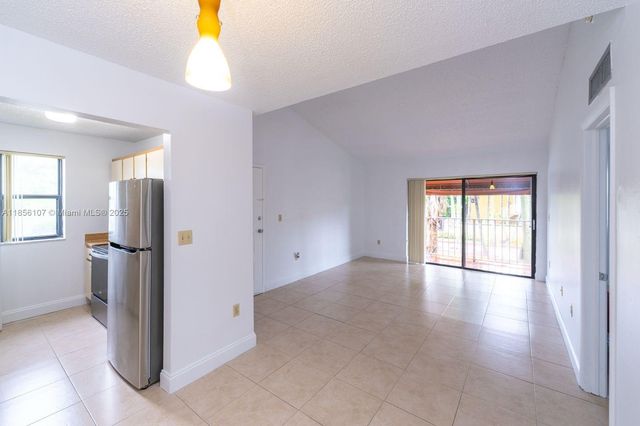 15650 SW 80th St F-201, Miami, FL 33193