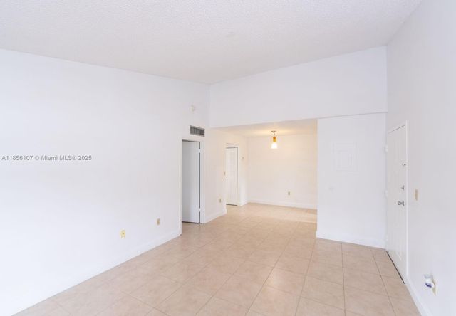 15650 SW 80th St F-201, Miami, FL 33193