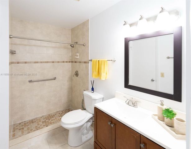15650 SW 80th St F-201, Miami, FL 33193