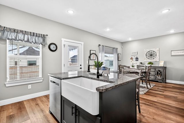 183 E Cowling Street, Republic, MO 65738