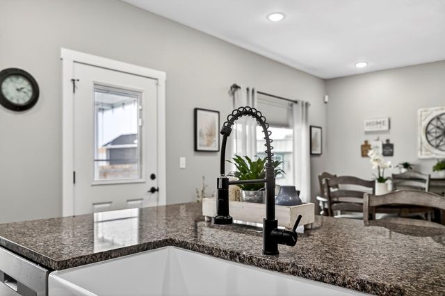 183 E Cowling Street, Republic, MO 65738