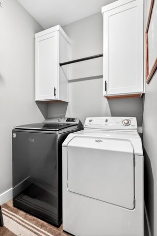 183 E Cowling Street, Republic, MO 65738