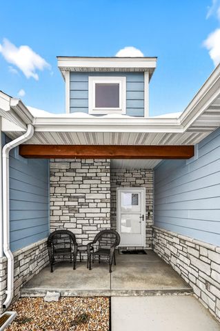 183 E Cowling Street, Republic, MO 65738