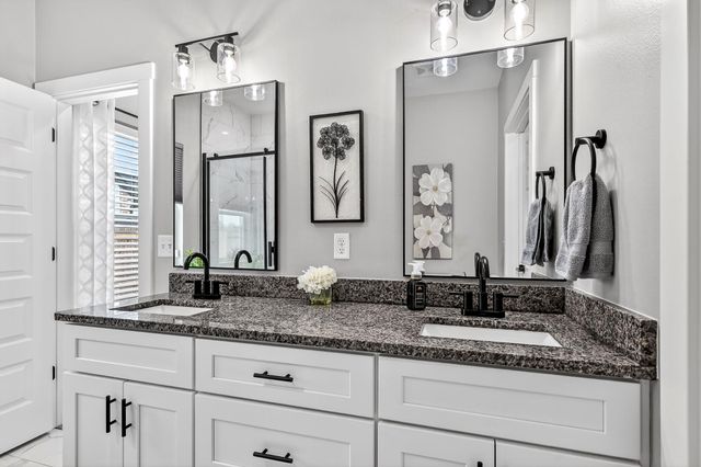 183 E Cowling Street, Republic, MO 65738